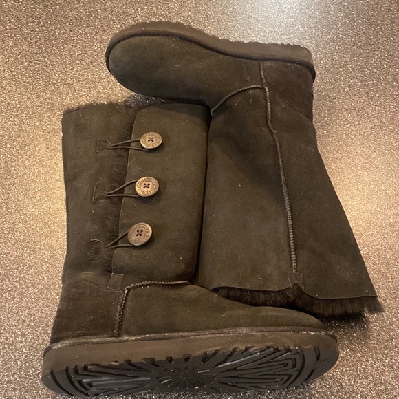 UGG Bailey Button Triplet II Boot | size 11 - Picture 2 of 10